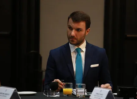 Carlo Cauti em atividade profissional