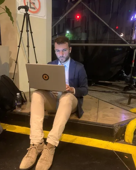 Carlo Cauti em atividade profissional